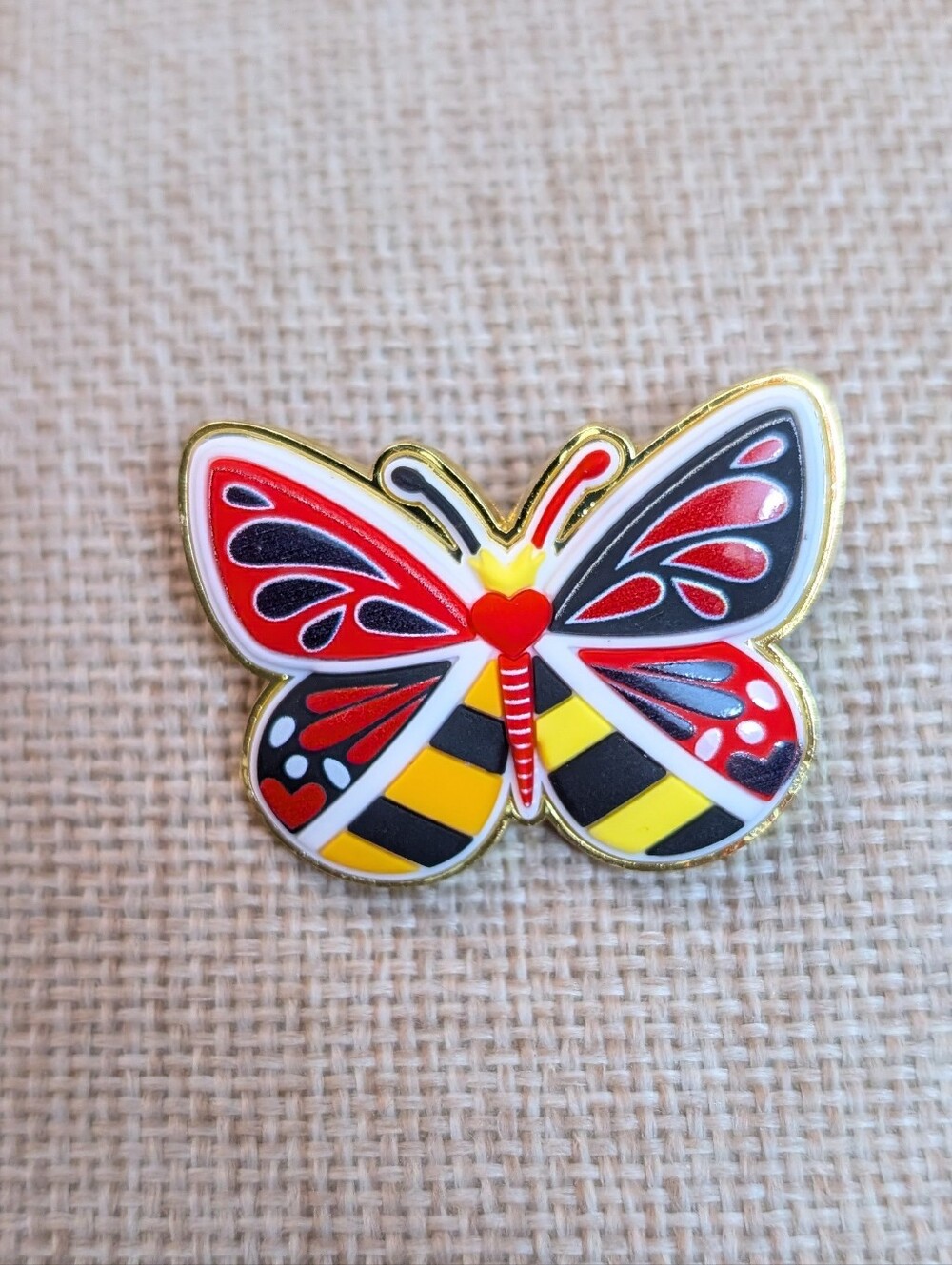 loungefly pin Queen of Hearts butterfly Disney Butterflies alice in wonderland